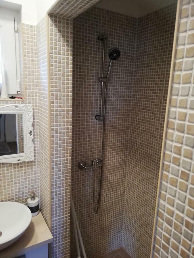 شقة House At Lake إسترغوم المظهر الخارجي الصورة
